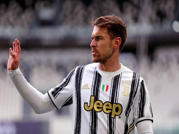 Juventus sẵn sàng bán Ramsey